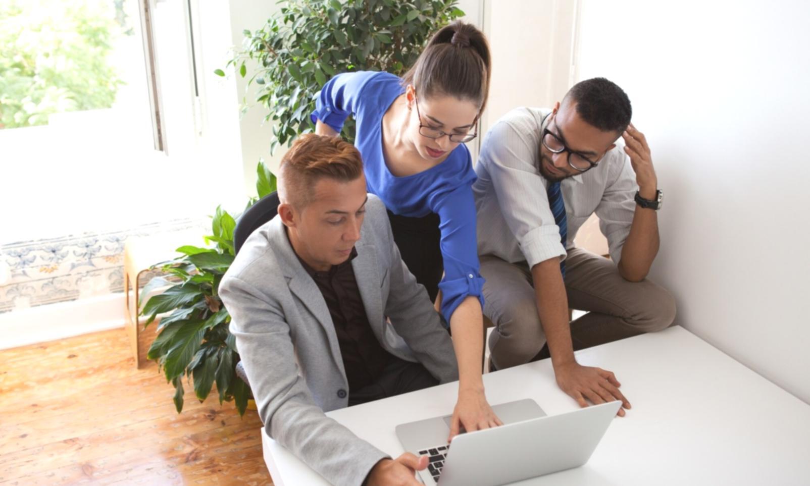 Salone moderno attrezzato per la formazione pratica